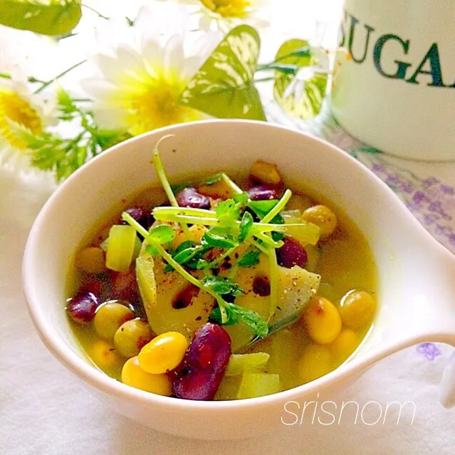 OMちゃんのお豆と季節野菜のスパイシーカレースープ|なおさん