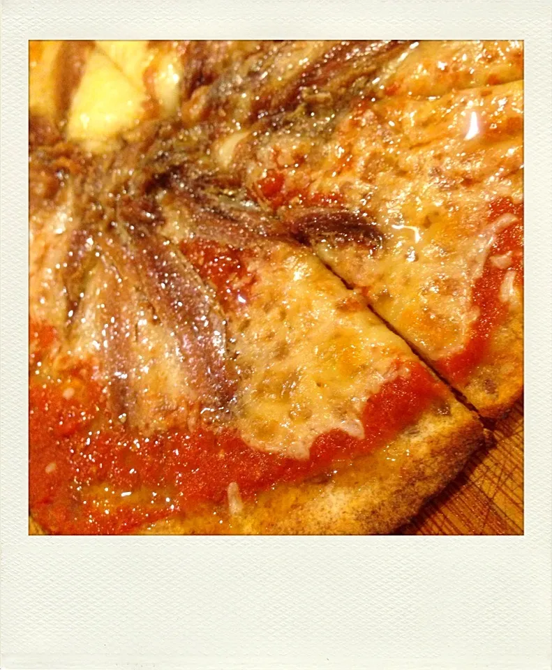 Snapdishの料理写真:Anchovy pizza|Peter Simonさん