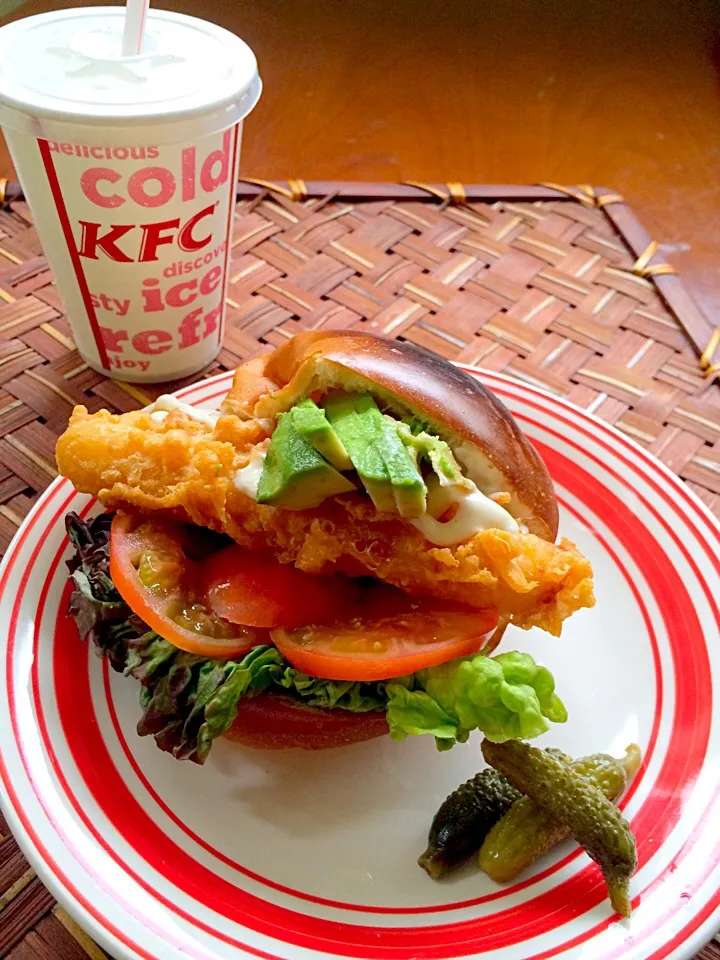 KFC lunch🎵extra vegetables Fried fish Sandwich🍔お野菜追加でKFCのﾌﾗｲﾄﾞﾌｨｯｼｭｻﾝﾄﾞｳｨｯﾁ|🌈Ami🍻さん