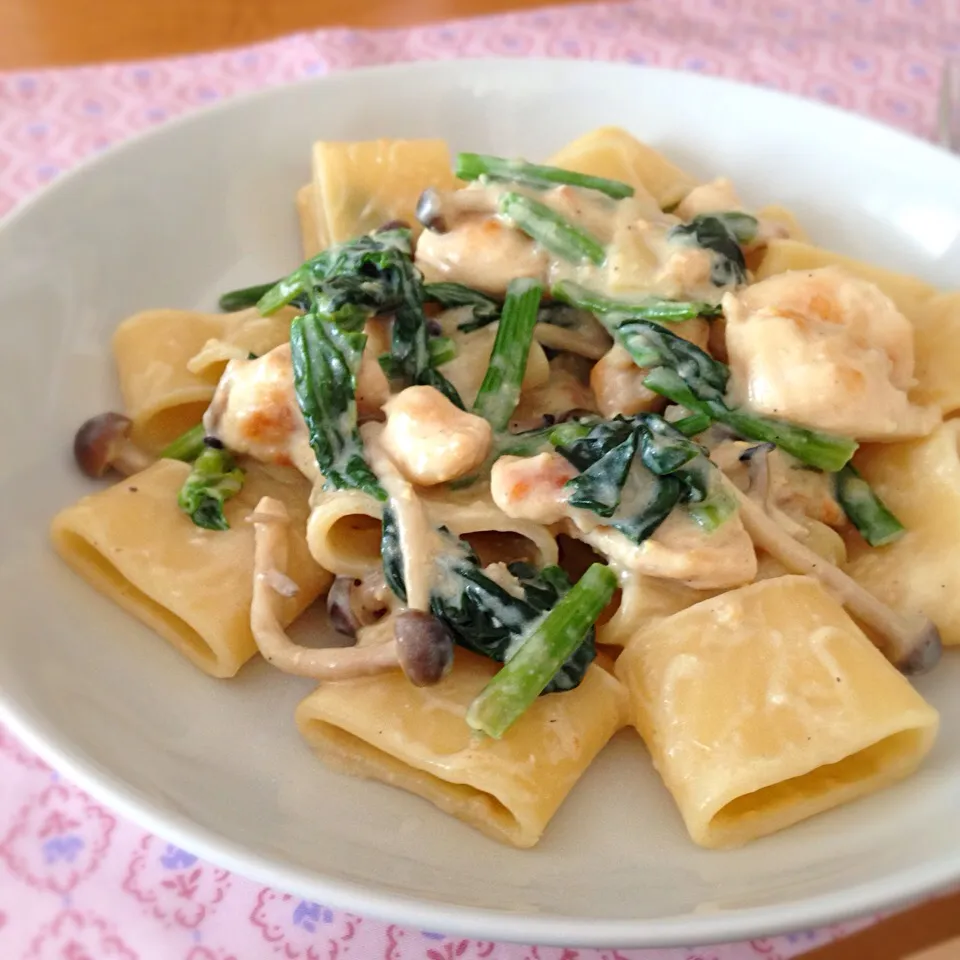 Snapdishの料理写真:柚子胡椒香る♡鶏ときのことほうれん草の豆乳味噌クリームパスタ|のんたんさん