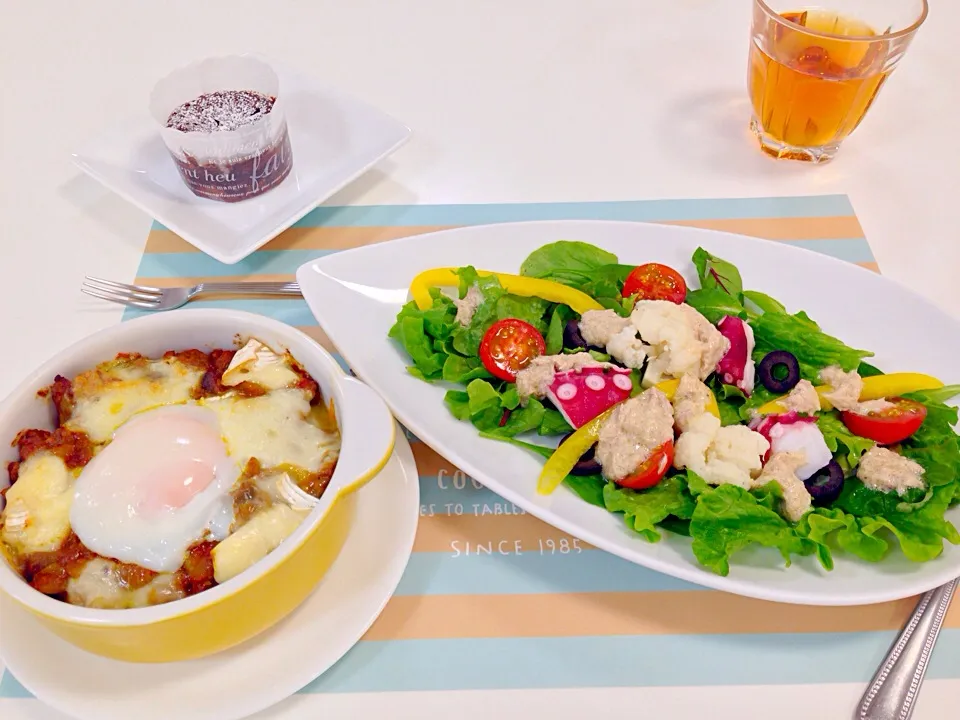 2種のチーズの焼きカレー たことカリフラワーのサラダ ツナドレッシング ベイクドショコラ|にゃろめさん