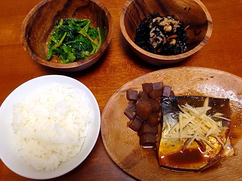 鯖の味噌煮、ひじきの煮物、ほうれん草の胡麻和え|あやさん