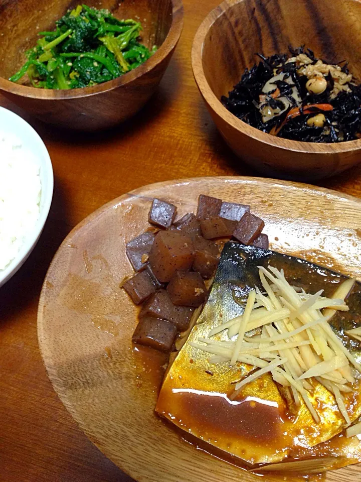 鯖の味噌煮、ひじきの煮物、ほうれん草の胡麻和え|あやさん