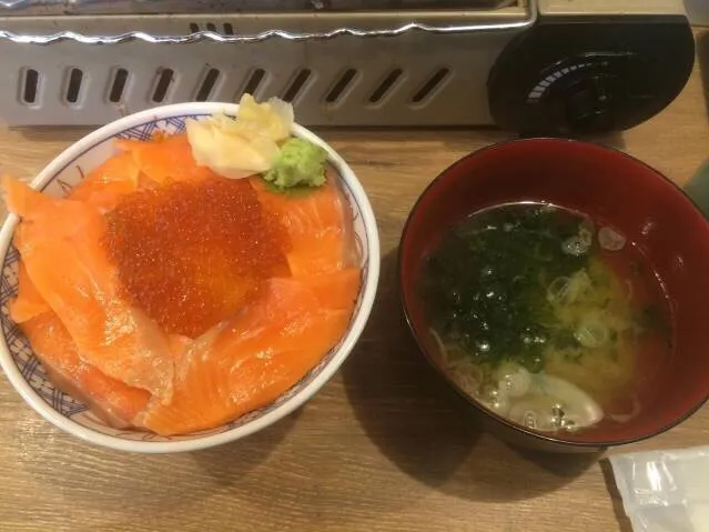 サーモンとイクラの親子丼！|金本 宗義さん