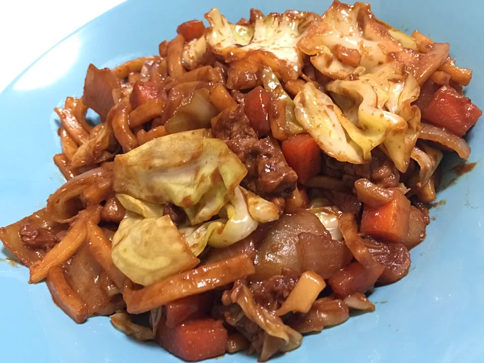 今夜はまたまたテキトー思いつき料理。子供も喜ぶ回鍋肉風刻み野菜焼きうどん！細かく刻んだ新じゃがのトロみがたまらんすな…。|たけうちさん