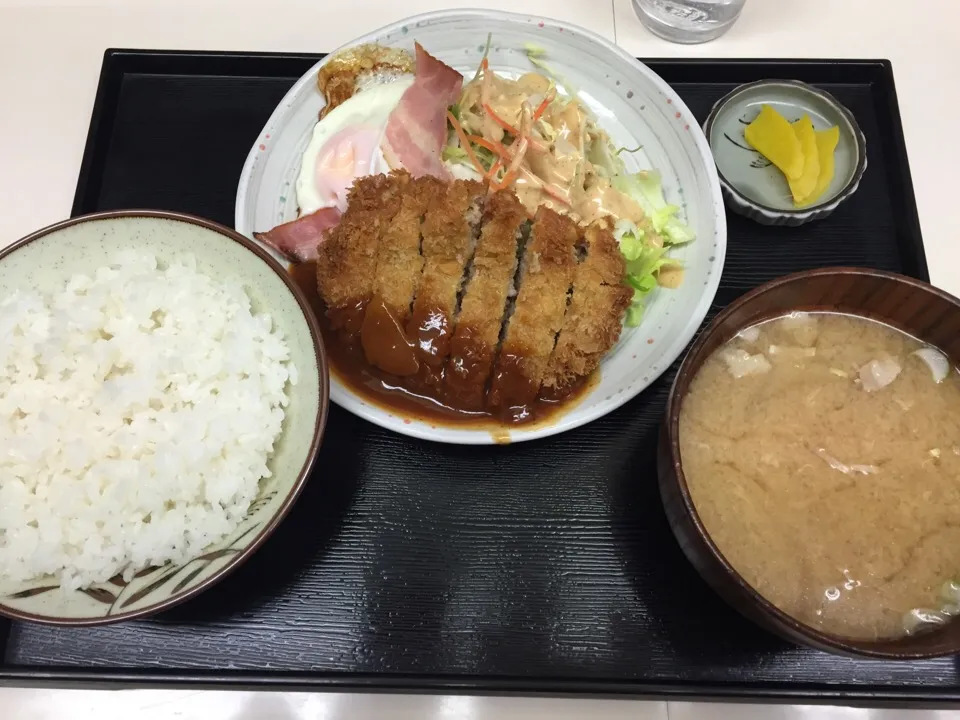 久しぶりにメンチカツ定食|アクちゃんさん