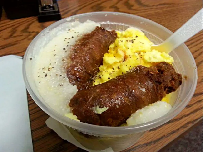 My Aunt brought by my favorite Breakfast Bowl from Johnny B's Diner #Breakfast/Brunch ❤ Grits with Scrambled #Eggs Cajun Sausage #Pork #Yummy Hot for the Cold ❄|Alisha GodsglamGirl Matthewsさん