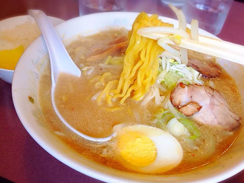 Snapdishの料理写真:さっぽろ 味噌ラーメン|けいちゃん（ももザィル）さん