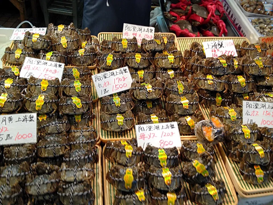 アメ横センタービル地下食品街の上海蟹(写真は昨年末のものです)|まさちさん