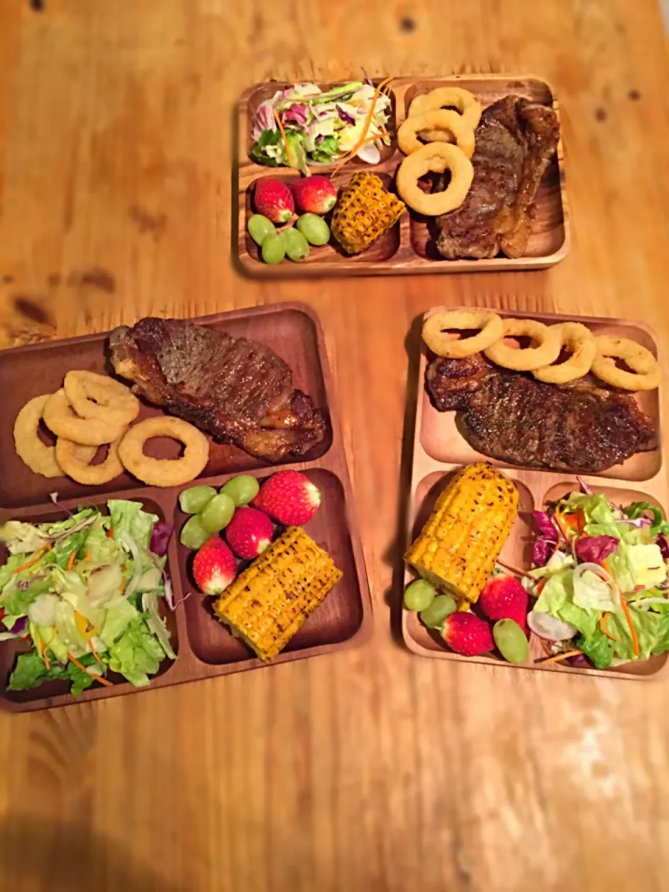 Dindin; steak-salad|Amia Ersantiさん