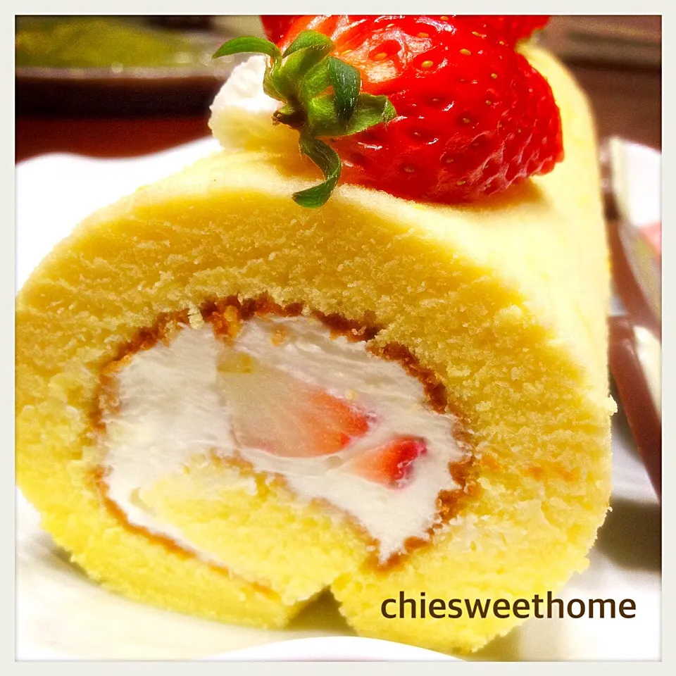 Snapdishの料理写真:苺のロールケーキ♡|chieko ♪さん