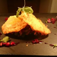 Snapdishの料理写真:Deep fried goats cheese ravioli, green bean and red onion salad, beetroot and pomegranate dressing.|lee mastinさん