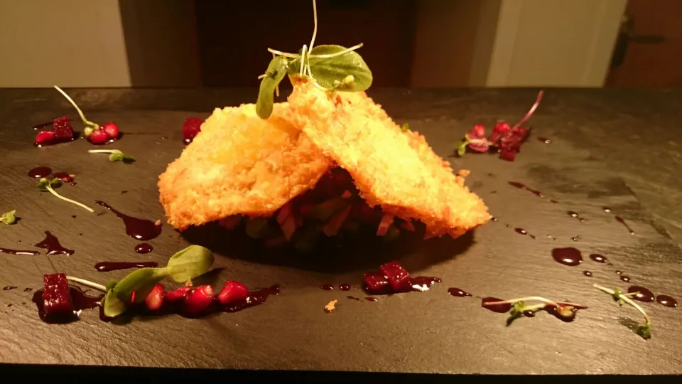 Deep fried goats cheese ravioli, green bean and red onion salad, beetroot and pomegranate dressing.|lee mastinさん