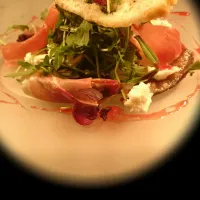 Parma ham, figs, mozzarella and rocket salad.|lee mastinさん