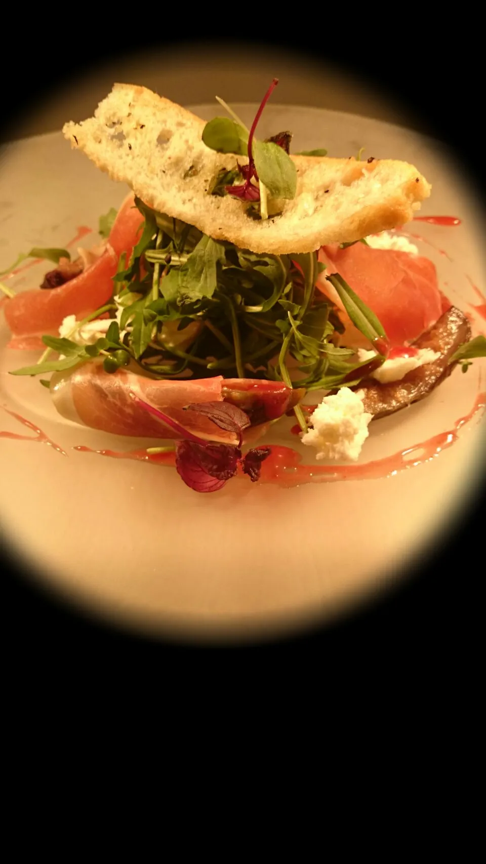 Snapdishの料理写真:Parma ham, figs, mozzarella and rocket salad.|lee mastinさん