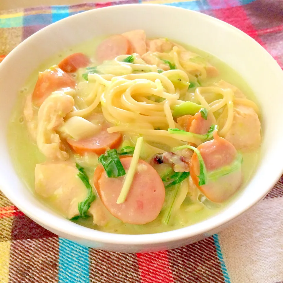 昨晩の白い煮込みラーメンからの〜パスタ投入でブランチ|かずみさん