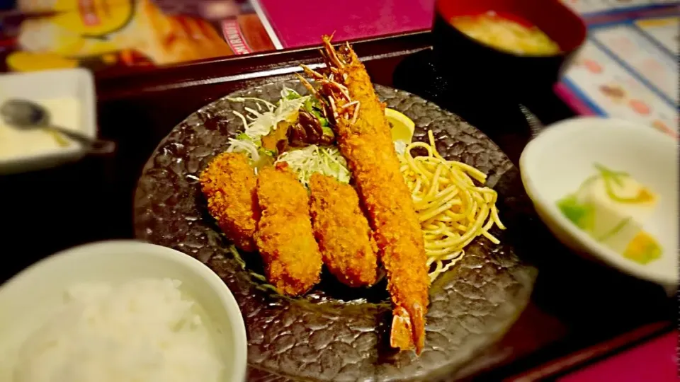 海老フライとカキフライのランチ|tomingさん