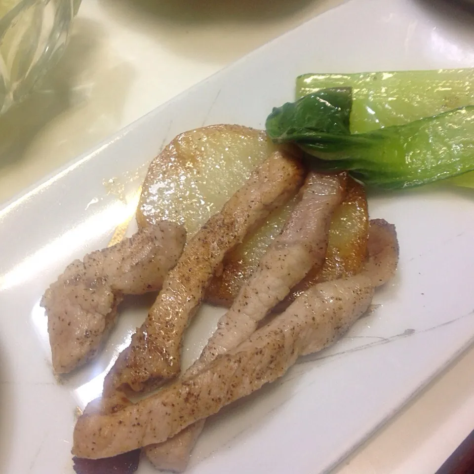 Snapdishの料理写真:豚肉と野菜の蒸し焼き|shozuuさん