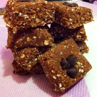 Snapdishの料理写真:No bake chocolate chip oatmeal bar with raisins|jeawelさん