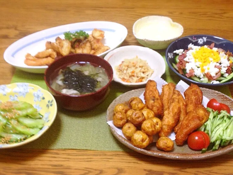 ゲソ唐揚げ・切り干しの煮物・キュウリのサラダ・チキンバー唐揚げとジャガイモの赤ちゃん素揚げ・具沢山スープ・セロリのサラダ|美也子さん