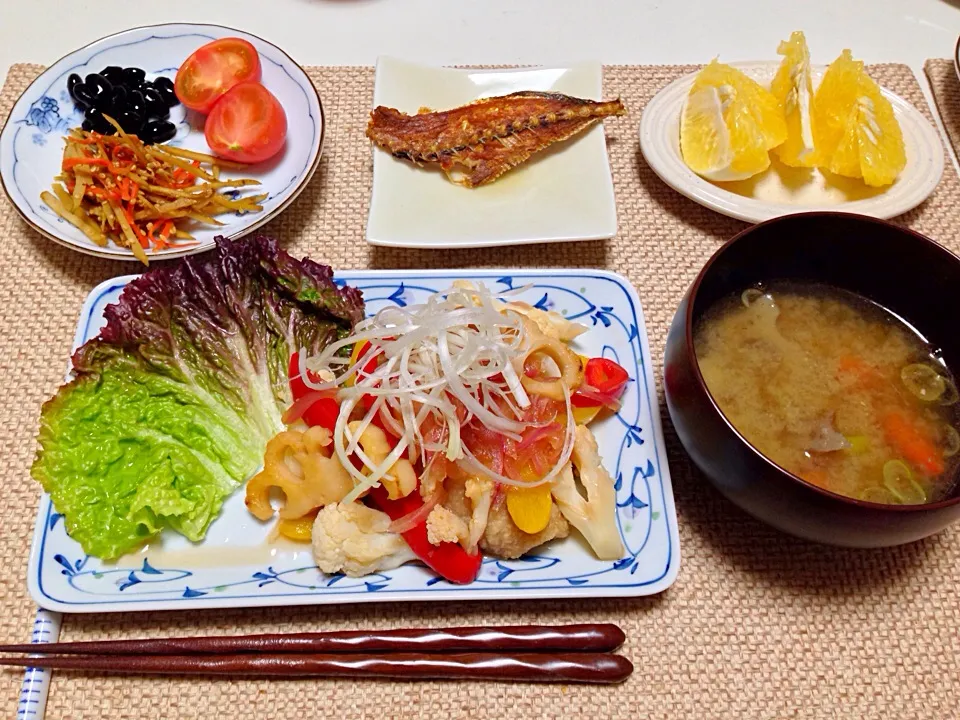 鯵の南蛮漬け きんぴら牛蒡 黒豆 骨せんべい 味噌汁|にゃろめさん