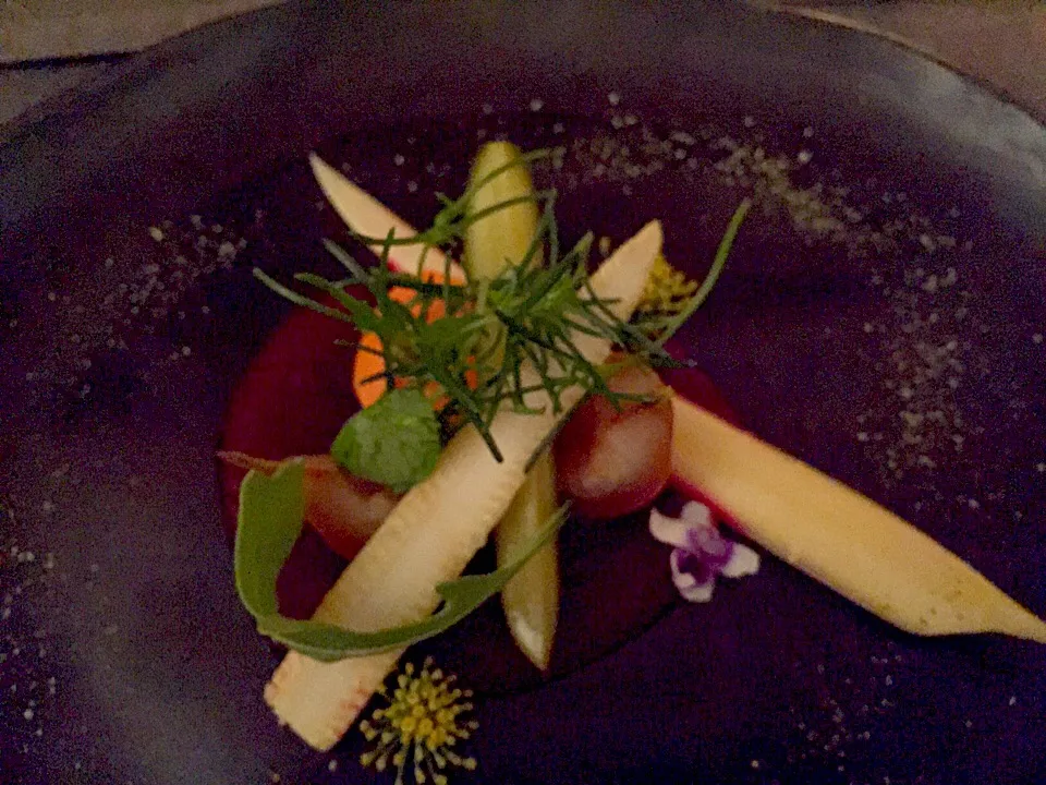 Pickled baby vegetables macadamia oil and beetroot purée.|bruce glazerさん