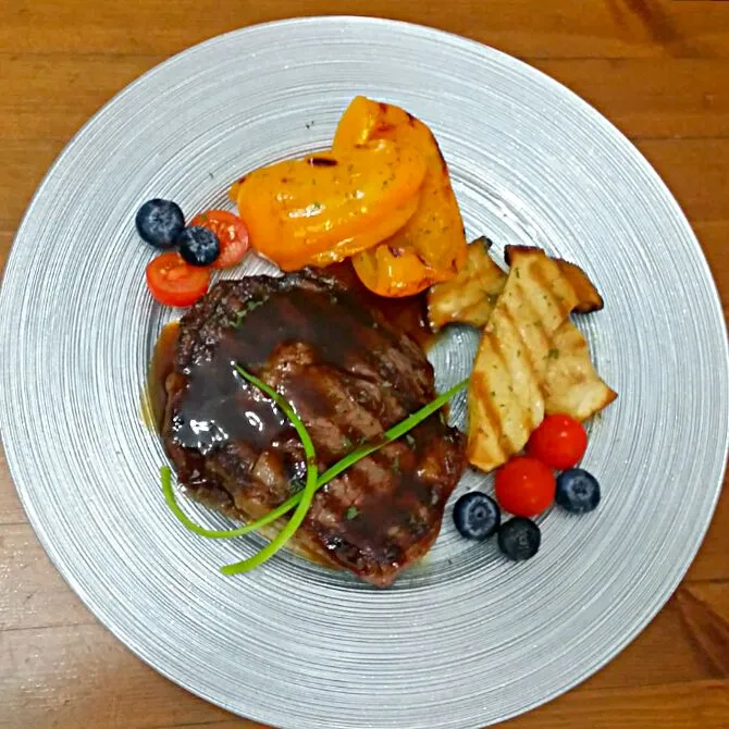 Snapdishの料理写真:리바이 스테이크( rib eye steak )|손명숙さん