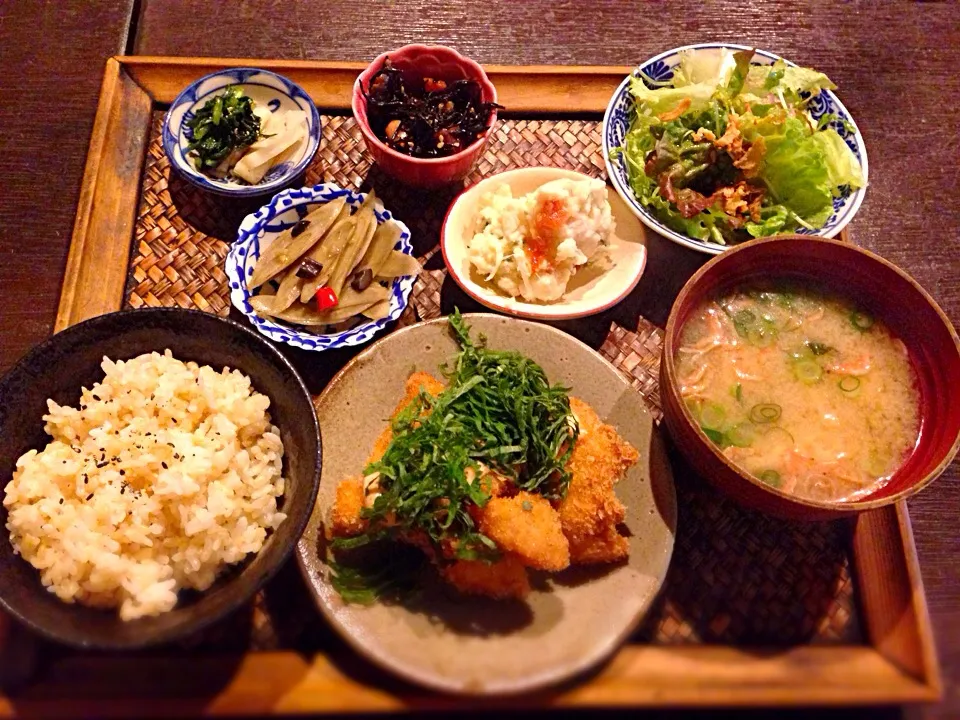 Snapdishの料理写真:ササミ揚げon明太子ソース&大葉の日替わりランチ@花雷|noricomicさん