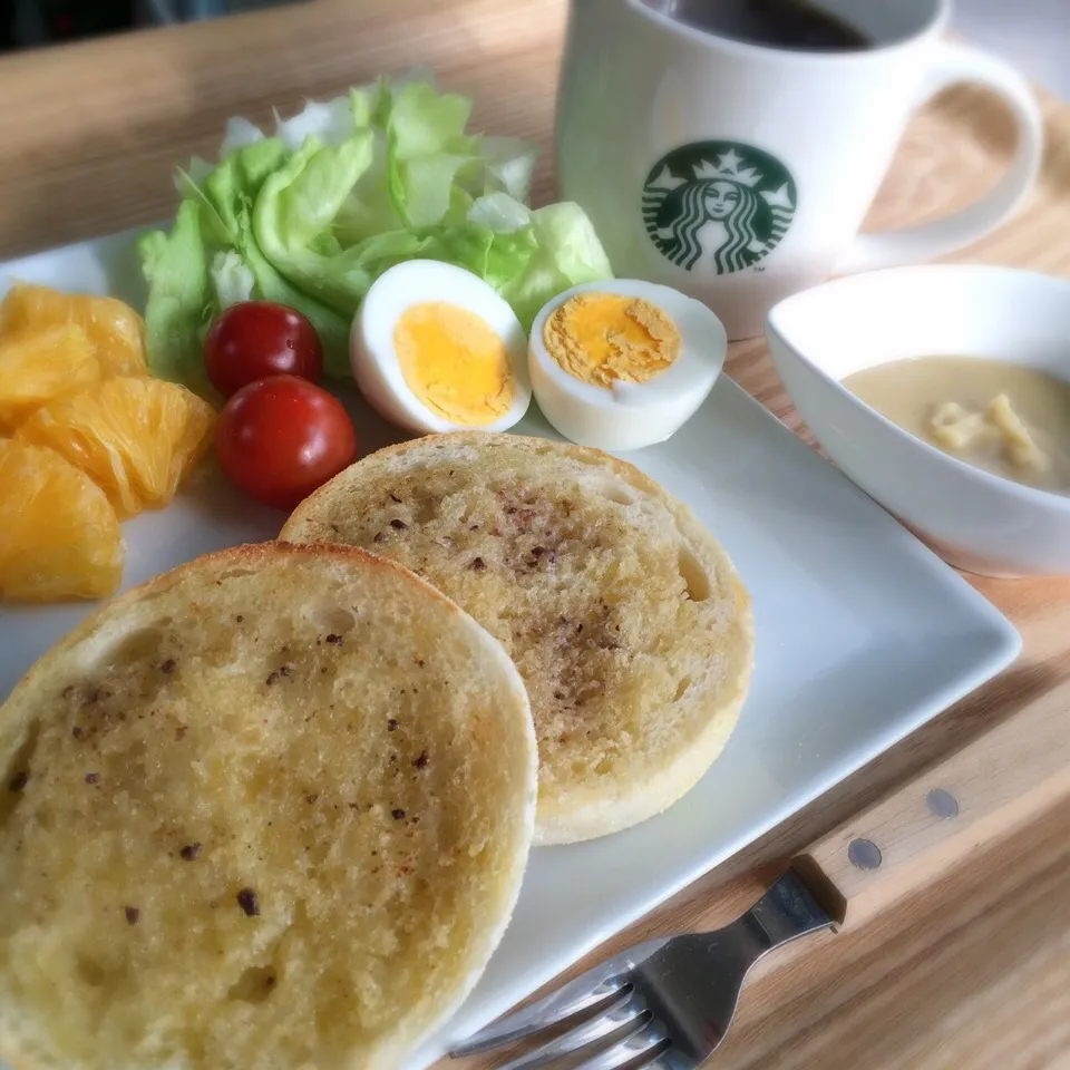 真希さんのアンチョビガーリックバターで朝食♡|あまねこ🌿さん