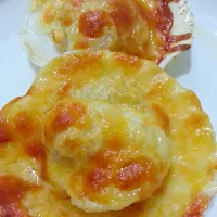 quick snack..scallop top with red cheddar and mozzarella cheese...|Wenzzさん