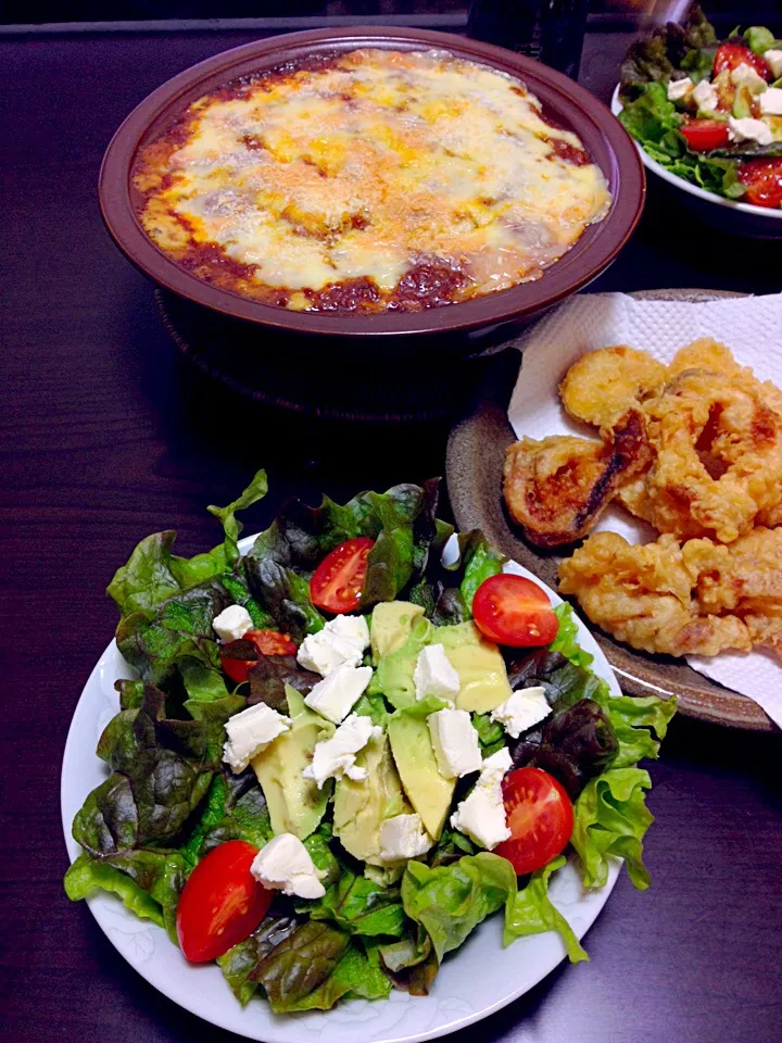 昨日のキーマカレーをグラタンにリメイク♡ アボカド＆クリチサラダ|yumikoさん