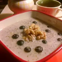 Snapdishの料理写真:Blueberry Chia Oats w/ Walnuts|Christygrlさん