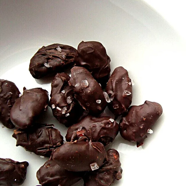 ❤❤Chocolate Covered Nuts Day ❤❤ Chocolate Covered Almonds with Sea Salt #Snack/Teatime #Chocolate #FoodDay ❤❤|Alisha GodsglamGirl Matthewsさん