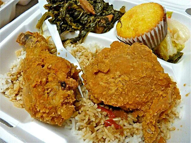 Soul Food 🎶 Fried Chicken and Fixins #Chicken #Rice with Gravy  #Vegetable #Bread #BlackHistoryEats 💛|Alisha GodsglamGirl Matthewsさん