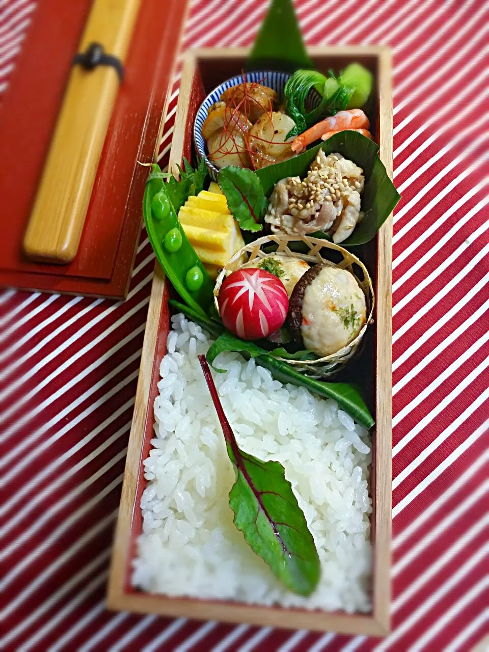 Snapdishの料理写真:《木曜日のお弁当》

・椎茸つくね焼き
・チビホタテマキシマム焼き
・だし巻き玉子
・豚肉の生姜焼き
・チンゲン菜蒸し

行ってらっしゃい～♡|藤田 まり子さん