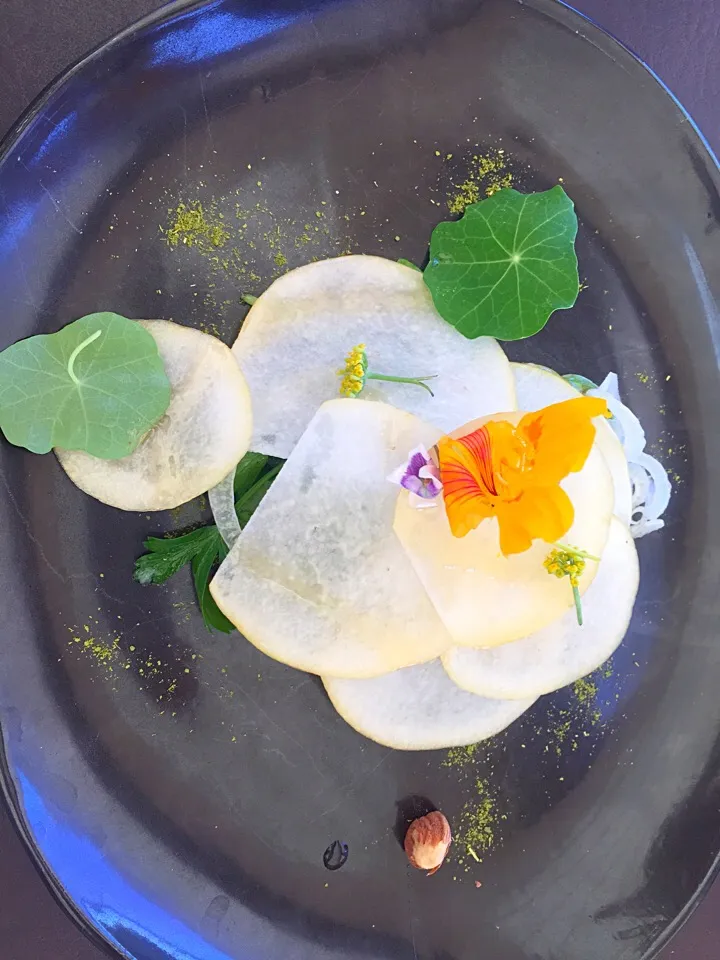 – Pear salad with goat curd shaved fennel parsley truffle honey and toasted almonds|bruce glazerさん