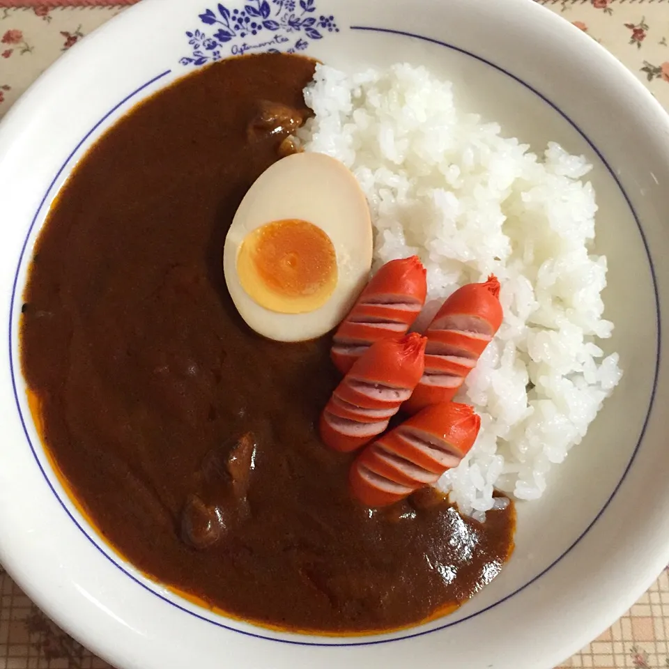 激辛カレー🍛トッピング味付半熟たまご&赤ウィンナー🍳|＊ゆみしぼり＊さん