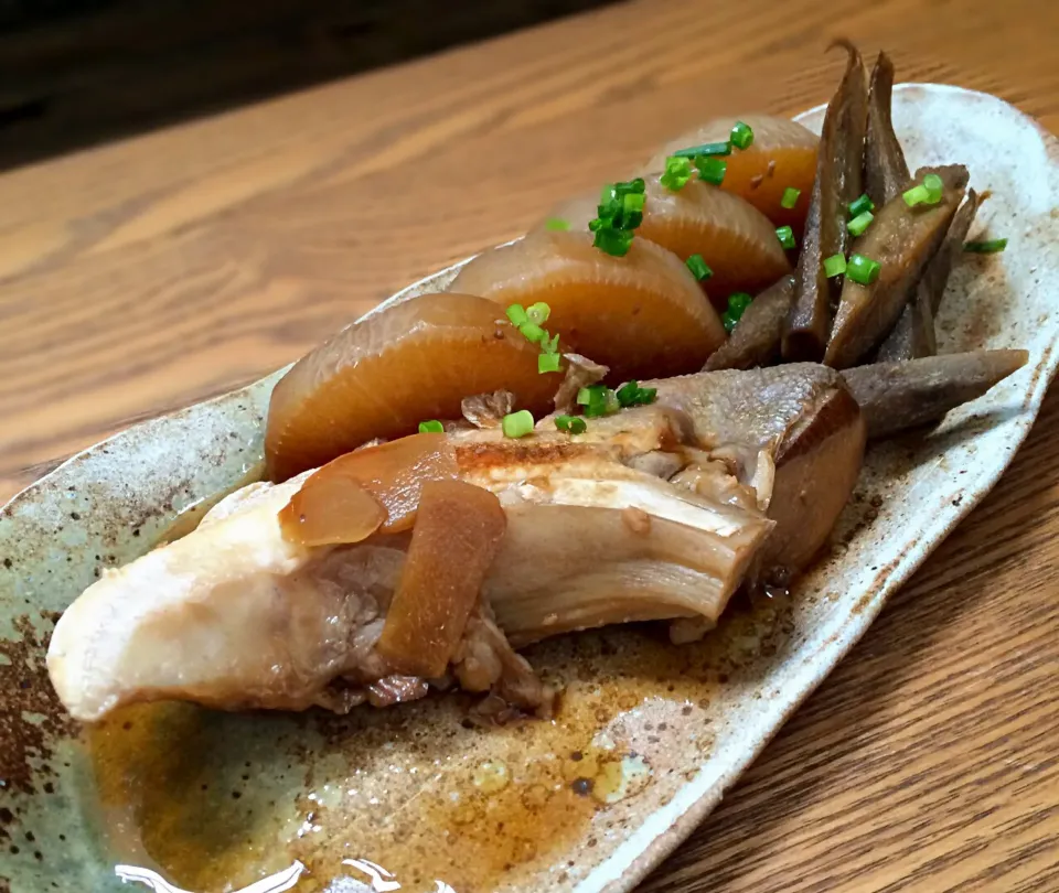 Snapdishの料理写真:コーズ作♡鰤かま大根牛蒡のお昼ごハーン🍚ʕ-̼͡-ʔ🐟|七海さん