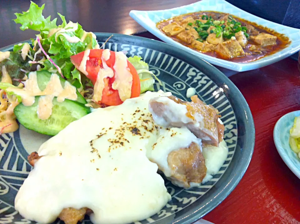 チキンのホワイトソースかけ&麻婆豆腐定食|Nobuyuki  Nishimuraさん