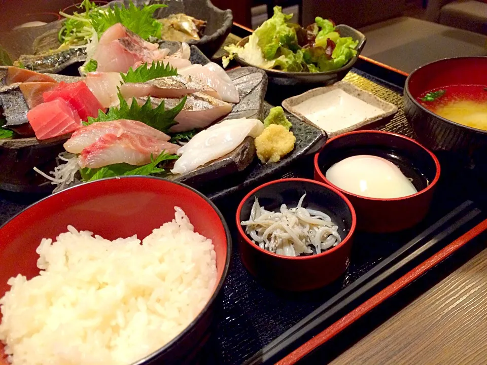 刺身九種盛り定食🐟|おかっぴーさん