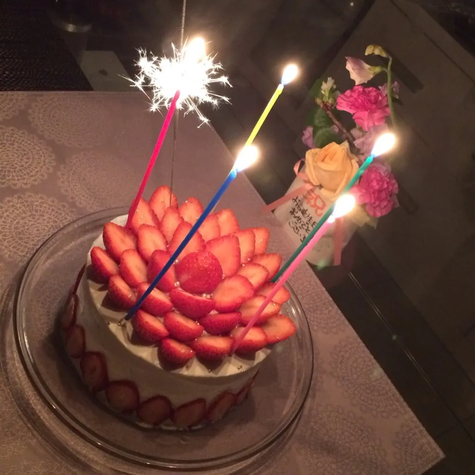 Snapdishの料理写真:誕生日ケーキ|Riiii♡*。さん