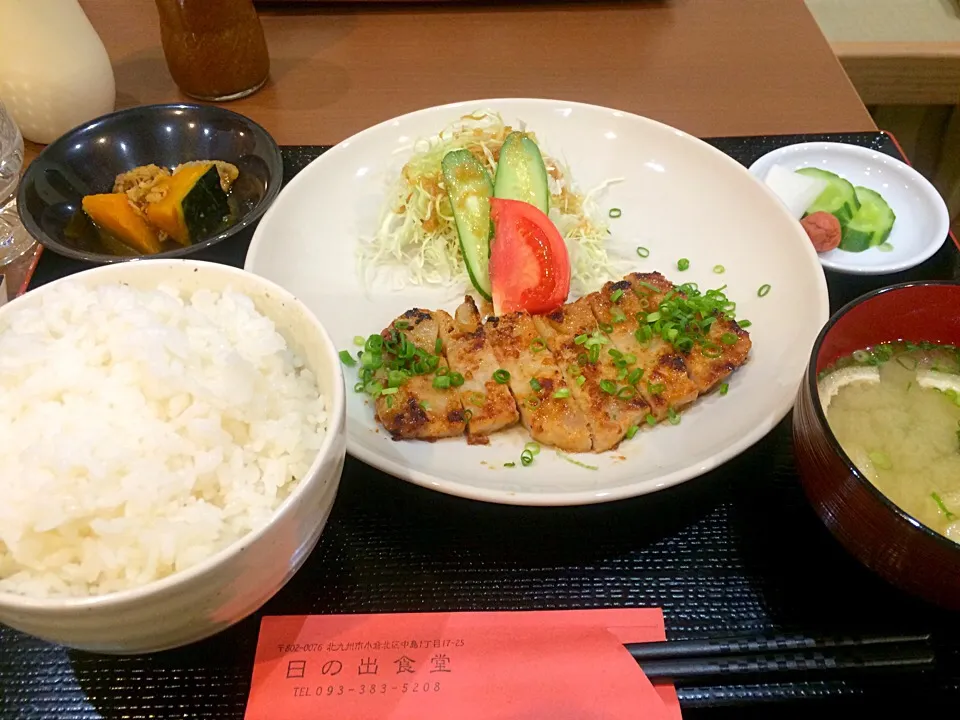 日の出食堂『日替わり定食』  豚味噌焼き。|コージ💫さん