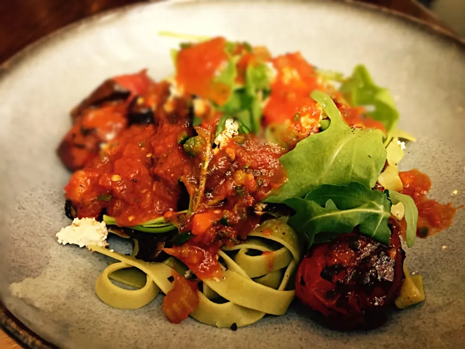 Snapdishの料理写真:Vegetarian Spinach Tagliatelle with Balsamic burst tomato, olives, mushrooms and ricotta|Sergio Lacuevaさん