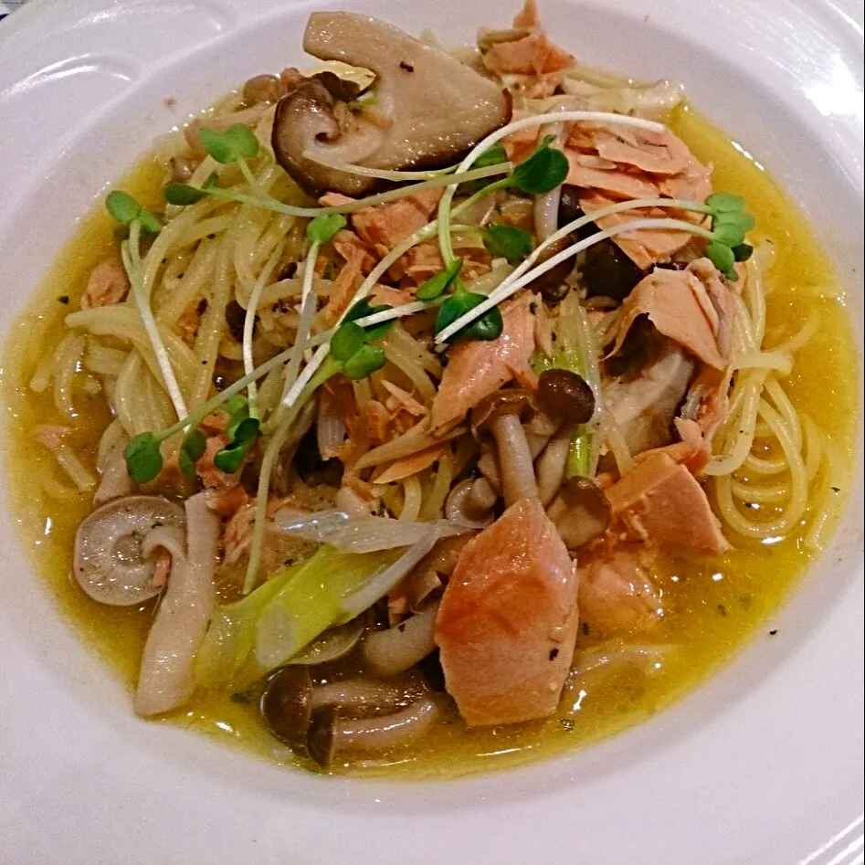 mushroom salmon soup pasta|roseさん