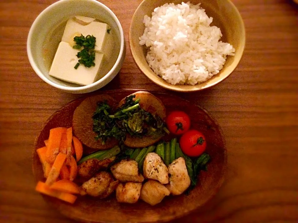 【晩御飯】鳥肉と野菜の焼いたん、大根と葉っぱの甘辛、温豆腐、ご飯|あほぱななさん