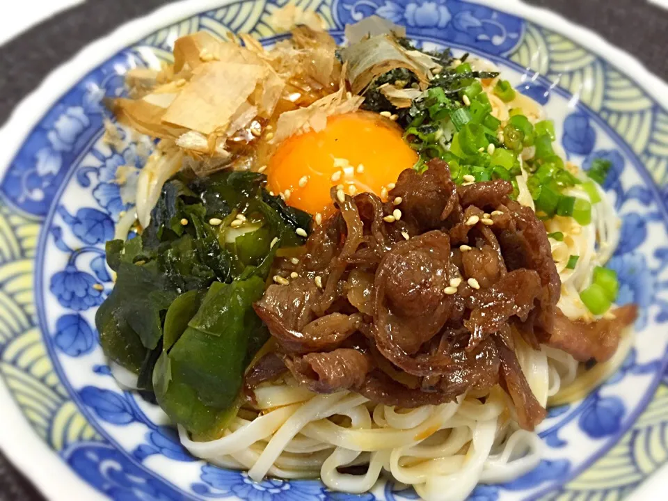 今朝の肉巻きおにぎり弁当のあまりの牛肉で、ぶっかけうどんw(*≧艸≦)|みほままこさん