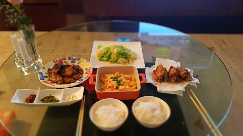 Salt and pepper wings, honey garlic wings, garlic cabbage, tomato with scrambled eggs|Jessica chanさん