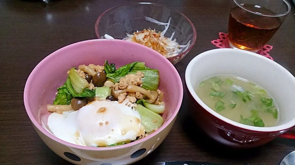 ちんげんさいと鶏ひき肉のピリ辛丼♪|みんさん