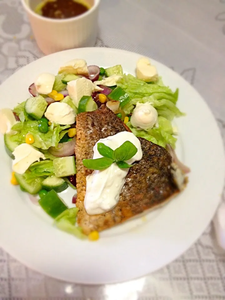 fish & salad dinner|Yvonne Yvonneさん