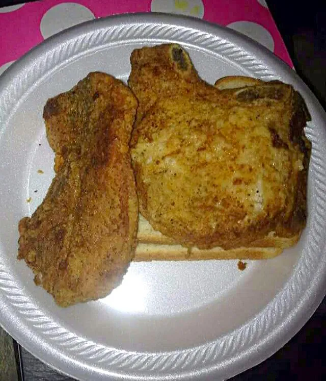 Snapdishの料理写真:😆😆😆My Mom's Fried Pork Chops for my Uncle's #Lunchbox #Pork #Main dish #Bread 😆 😆 😆|Alisha GodsglamGirl Matthewsさん